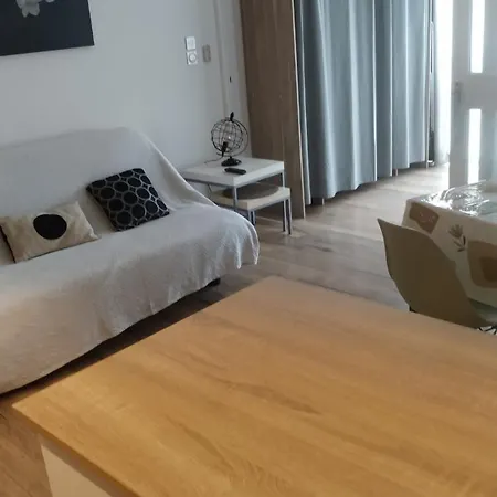 Au Port De Saint-cyprien *