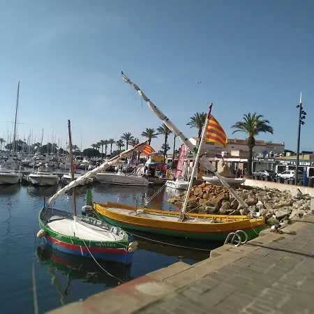 Au Port De Saint-cyprien *
